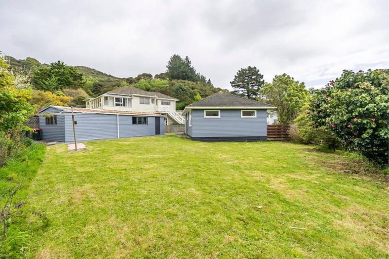Photo of property in 5 Harlow Grove, Wainuiomata, Lower Hutt, 5014