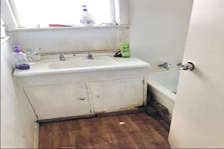 Photo of property in 43 Birdwood Road, Pukekohe, 2120