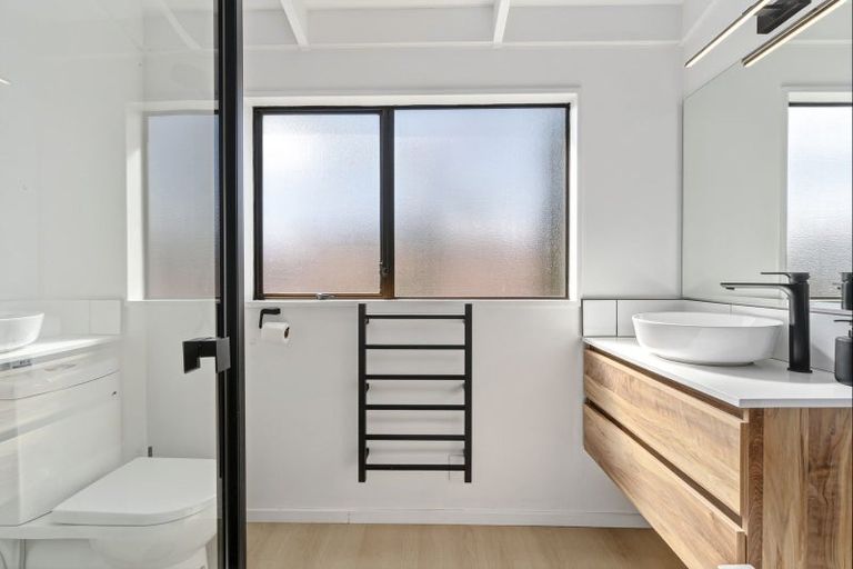 Photo of property in 14 Kings Drive, Wanaka, 9305