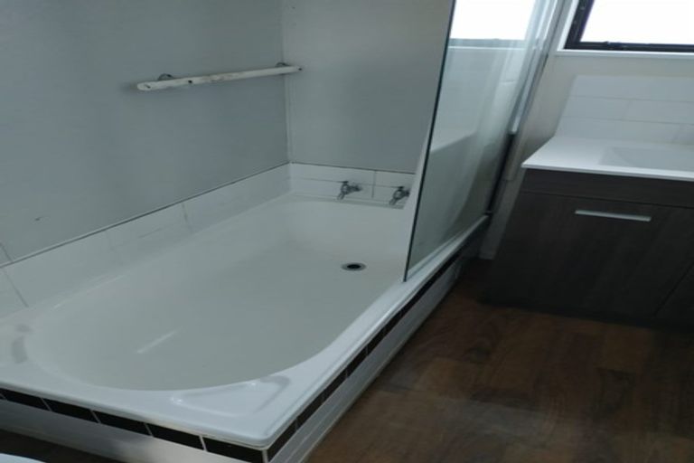 Photo of property in 1/67 Redcrest Avenue, Red Hill, Papakura, 2110