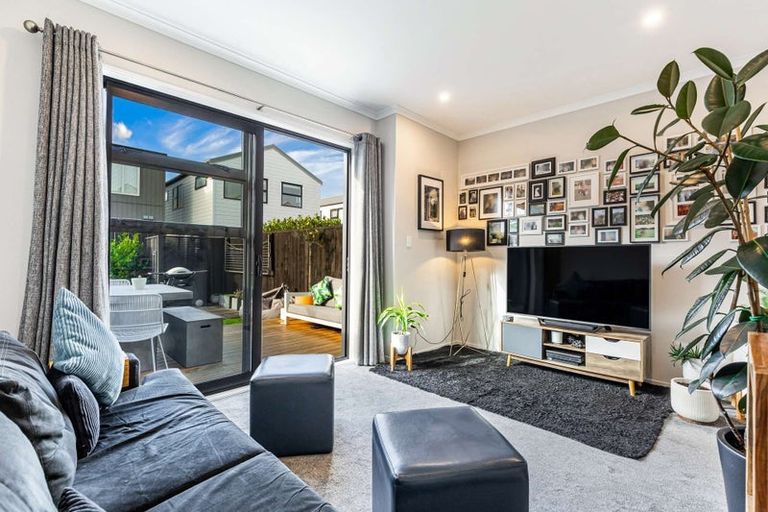 Photo of property in 11 Wai Place, Westgate, Auckland, 0614