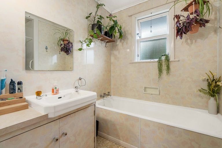 Photo of property in 100 South Road, Solway, Masterton, 5810