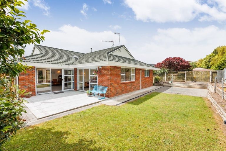 Photo of property in 12 Hind Place, Hokowhitu, Palmerston North, 4410