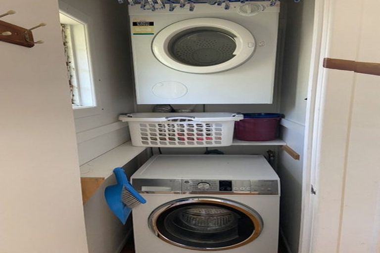 Photo of property in 14 Hereford Street, Te Atatu Peninsula, Auckland, 0610