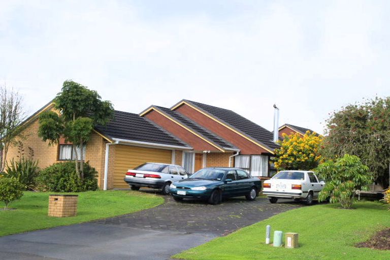 Photo of property in 8 Mirabell Place, Golflands, Auckland, 2013