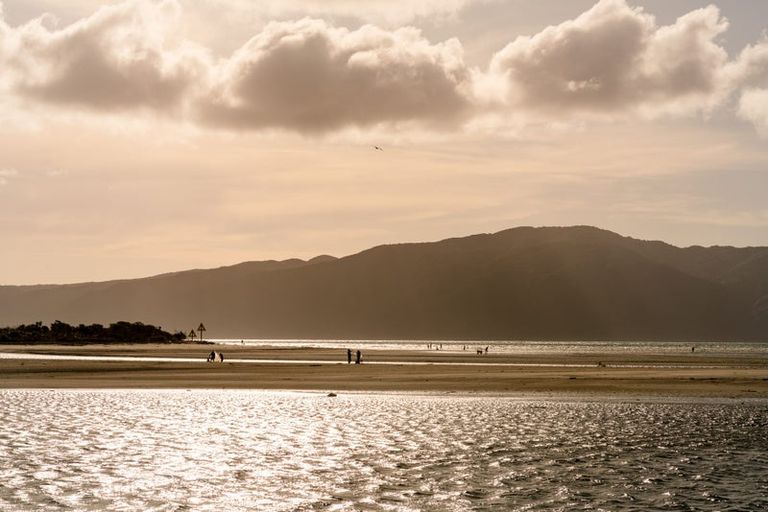 Photo of property in 18 Takahe Drive, Paraparaumu Beach, Paraparaumu, 5032
