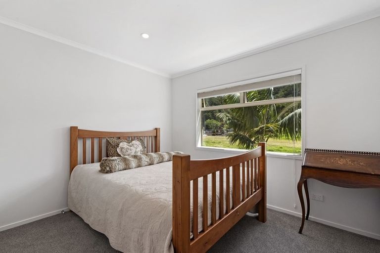 Photo of property in 9 Annalise Place, Orewa, 0931
