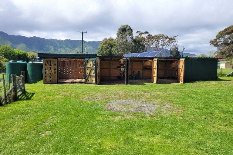 Photo of property in 340d Ngarara Road, Waikanae, 5391