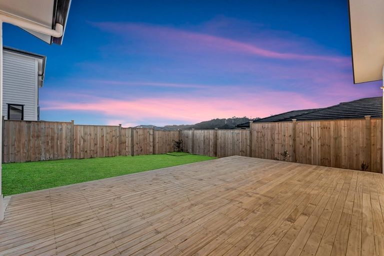 Photo of property in 15 Paihere Street, Huapai, Kumeu, 0810