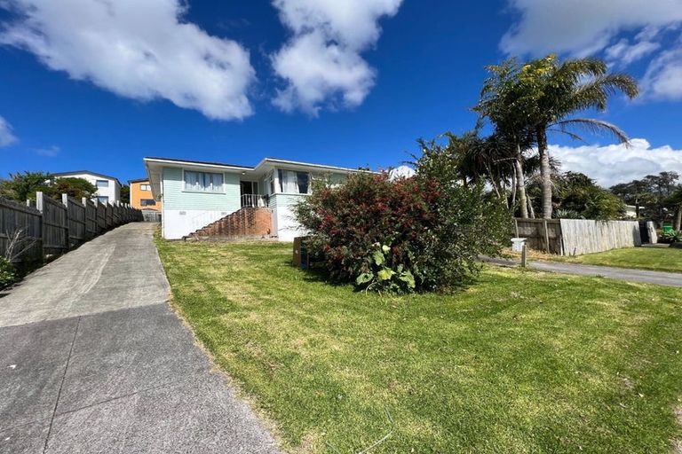 Photo of property in 20 Thornlow Street, Glendene, Auckland, 0602