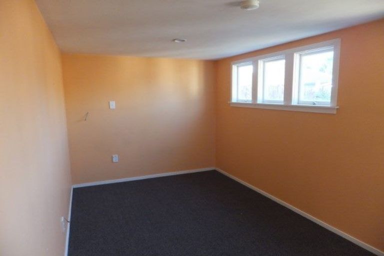 Photo of property in 109 Warren Crescent, Hillmorton, Christchurch, 8025