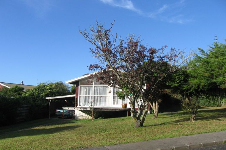 Photo of property in 4 Roband Avenue, Glenfield, Auckland, 0629