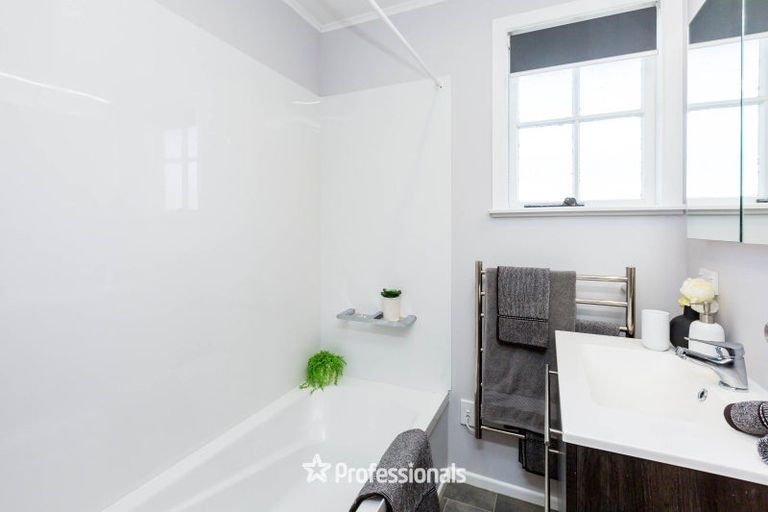 Photo of property in 35 Tacoma Drive, Totara Park, Upper Hutt, 5018