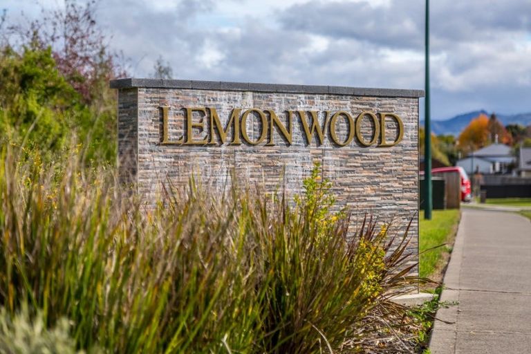 Photo of property in 25 Tarata Grove, Lansdowne, Masterton, 5810