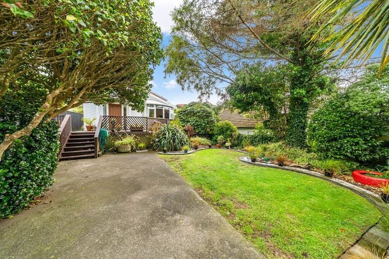Photo of property in 42 Allington Road, Karori, Wellington, 6012