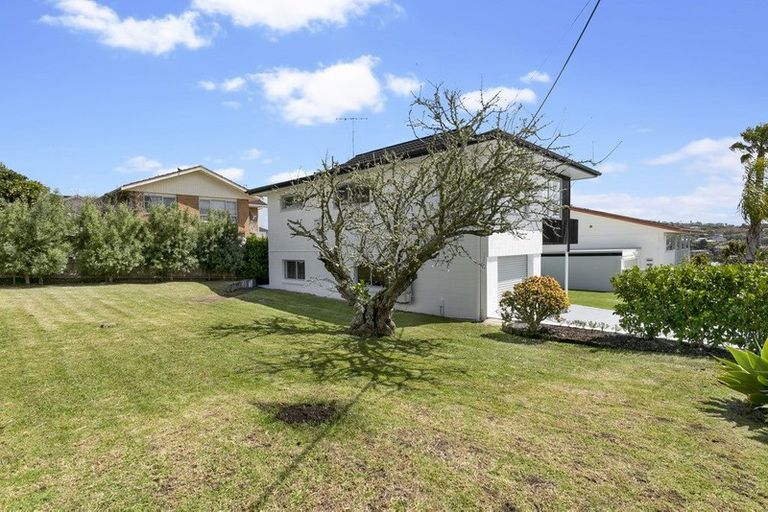 Photo of property in 3 Mirwill Road, Rothesay Bay, Auckland, 0630