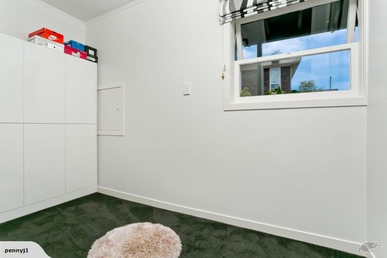 Photo of property in 2/33 Hyde Road, Rothesay Bay, Auckland, 0630