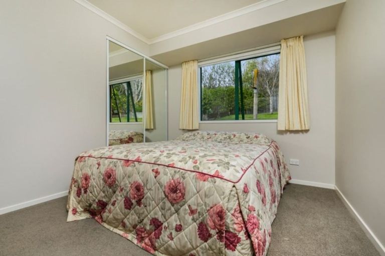 Photo of property in 7 Roberta Crescent, Orewa, 0931