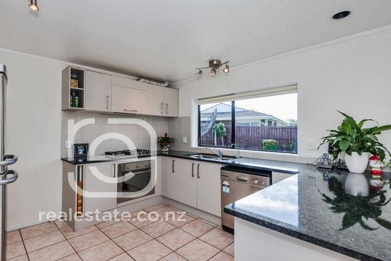 Photo of property in 20b Kallaroo Place, Botany Downs, Auckland, 2010