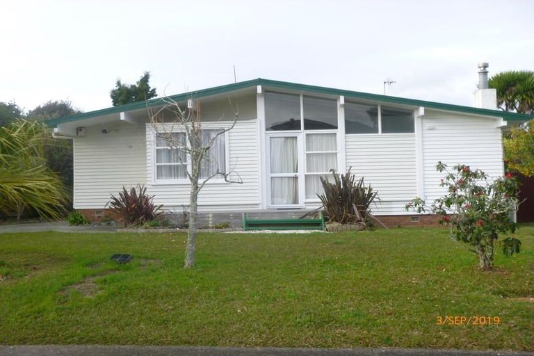 Photo of property in 16 Grimshaw Place, Henderson, Auckland, 0612