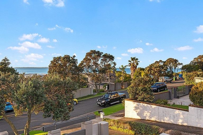 Photo of property in 1/7 Whitby Crescent, Mairangi Bay, Auckland, 0630