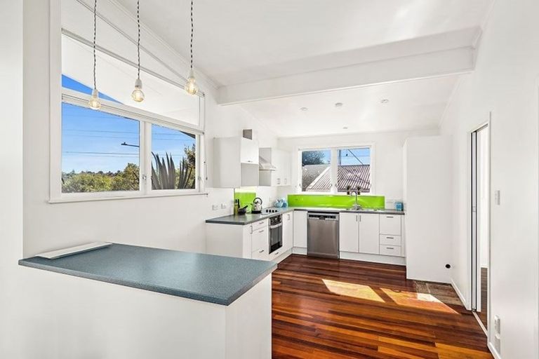 Photo of property in 7 Arlette Place, Massey, Auckland, 0614