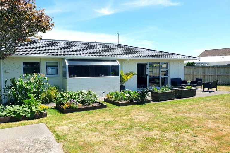 Photo of property in 122 Heta Road, Highlands Park, New Plymouth, 4312