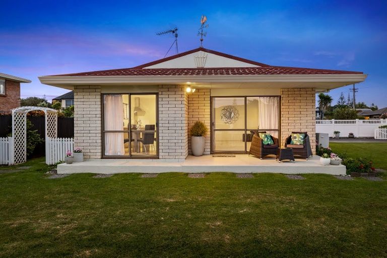 Photo of property in 1/20 Pine Road, Orewa, 0931