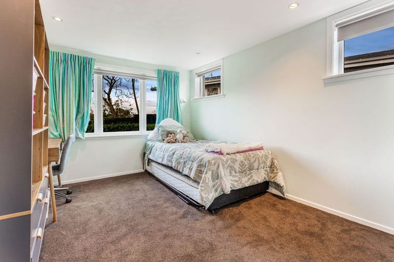 Photo of property in 15 Divich Avenue, Te Atatu South, Auckland, 0610
