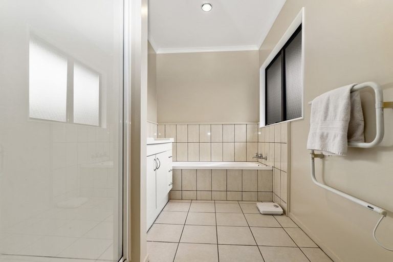 Photo of property in 23 Heaphy Place, Pukehangi, Rotorua, 3015