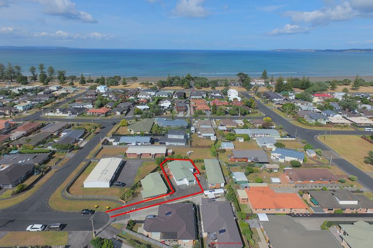 Photo of property in 2/10 Ross Crescent, Orewa, 0931