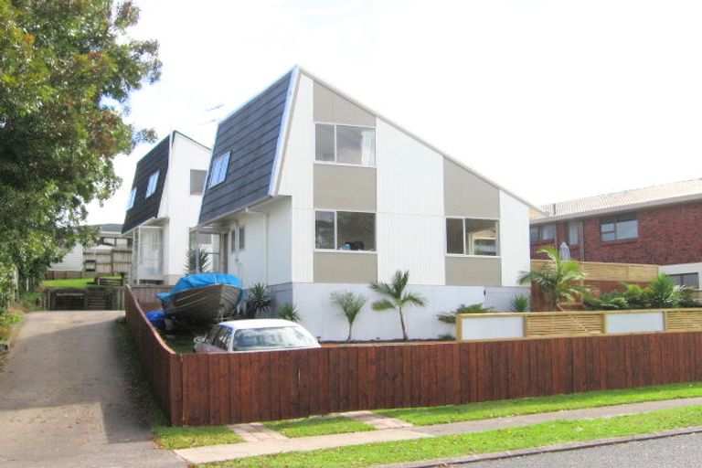 Photo of property in 2/21 Imogene Way, Half Moon Bay, Auckland, 2012