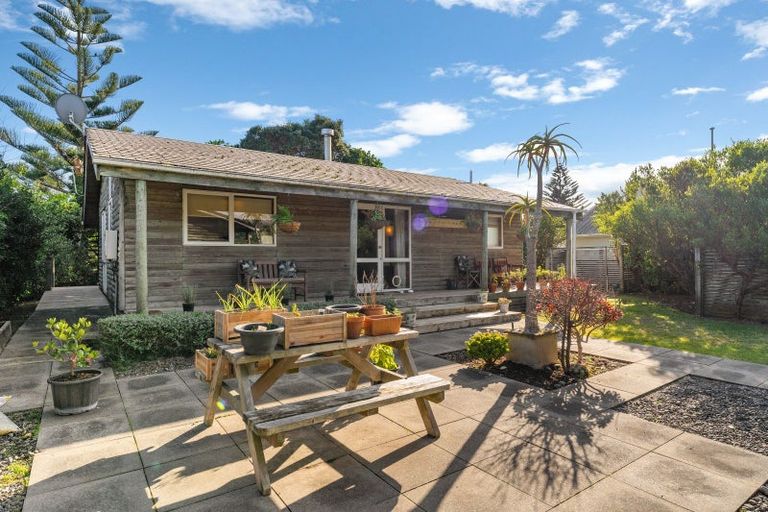 Photo of property in 47 Waimea Road, Waikanae Beach, Waikanae, 5036