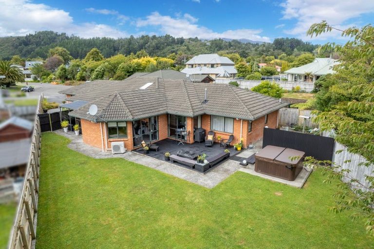Photo of property in 8 Sapphire Grove, Birchville, Upper Hutt, 5018
