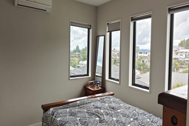 Photo of property in 17 Springhill Lane, Sunnyvale, Auckland, 0612