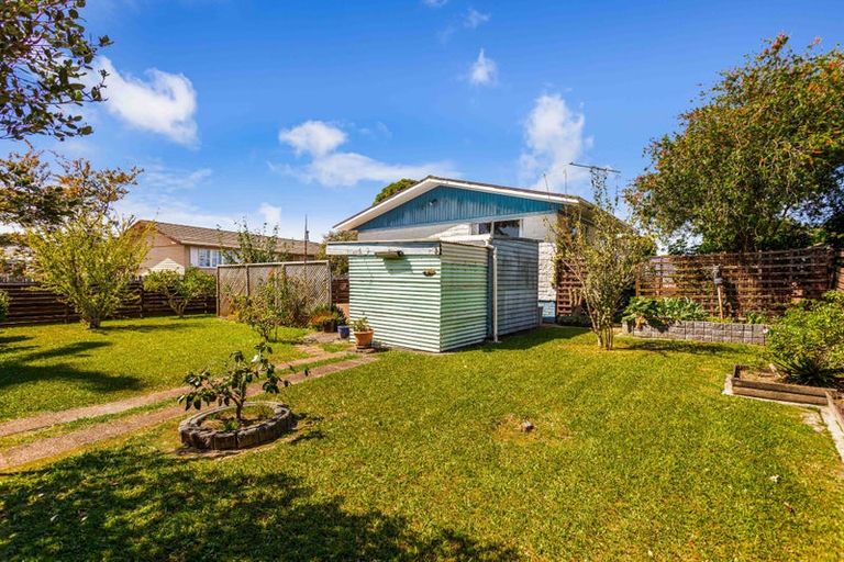 Photo of property in 11 Newland Grove, Henderson, Auckland, 0610