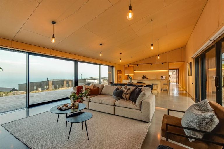 Photo of property in 5 Sowerby Place, Richmond Hill, Christchurch, 8081