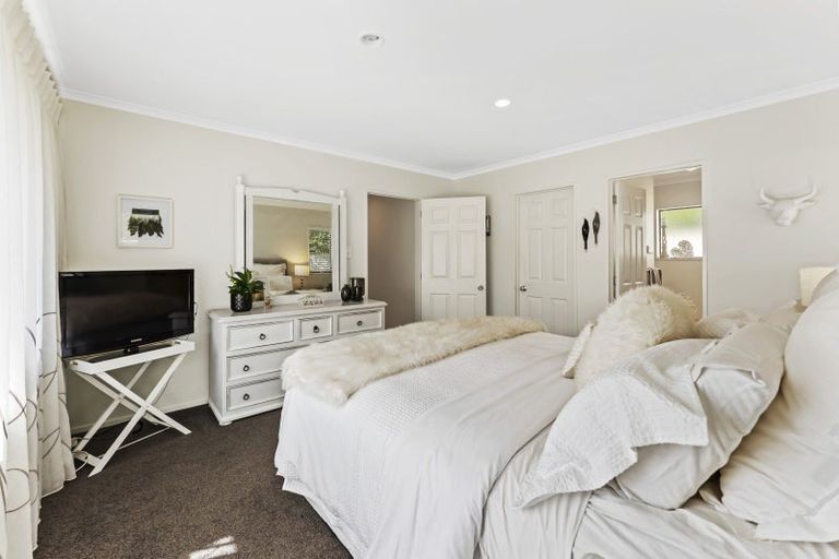 Photo of property in 8 Sapphire Grove, Birchville, Upper Hutt, 5018