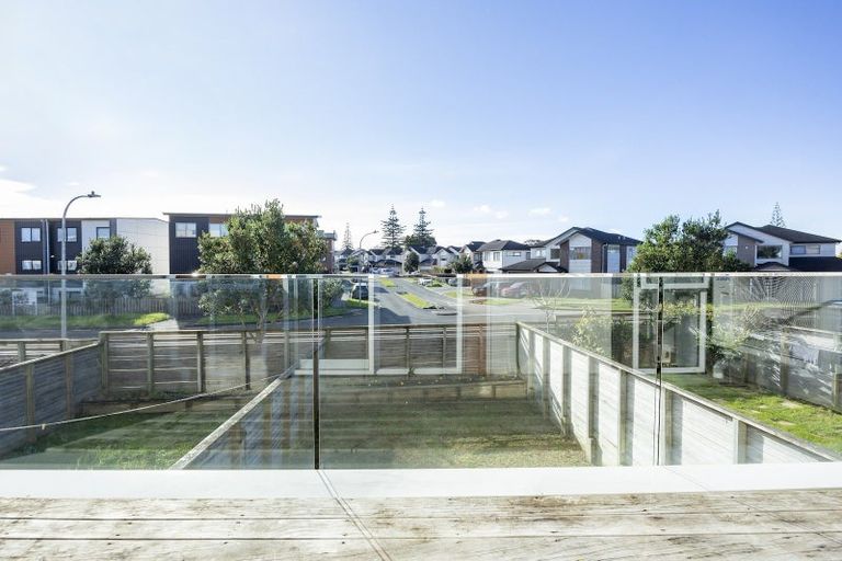 Photo of property in 101 Bordeaux Parade, Te Atatu South, Auckland, 0610