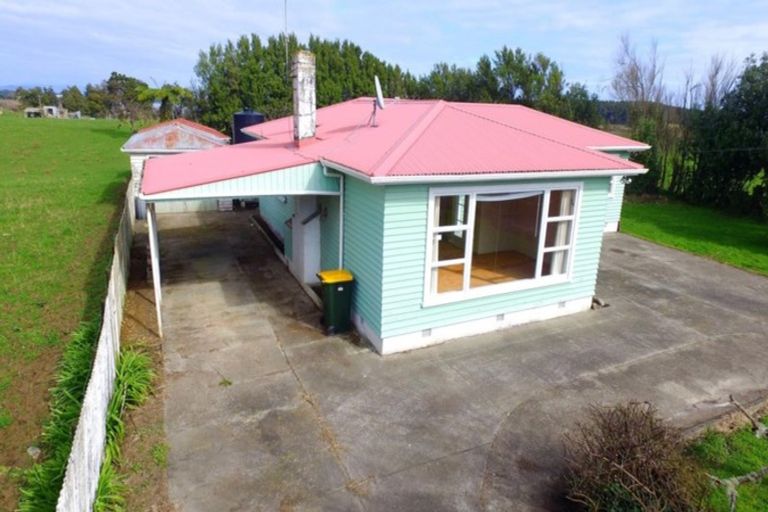 Photo of property in 335 Kawiu Road, Levin, 5510