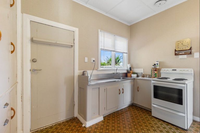 Photo of property in 13 Winchester Street, Levin, 5510