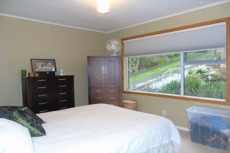 Photo of property in 15 Tainui Terrace, Tawa, Wellington, 5028