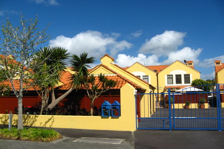 Photo of property in 104 Harbour Village Drive, Gulf Harbour, Whangaparaoa, 0930