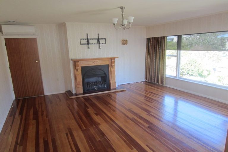 Photo of property in 65 Redwood Avenue, Tawa, Wellington, 5028