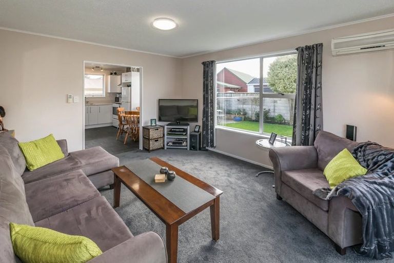 Photo of property in 2/6 Cam Place, Harewood, Christchurch, 8051