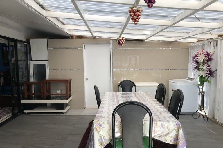 Photo of property in 8 Hatherley Place, Clendon Park, Auckland, 2103