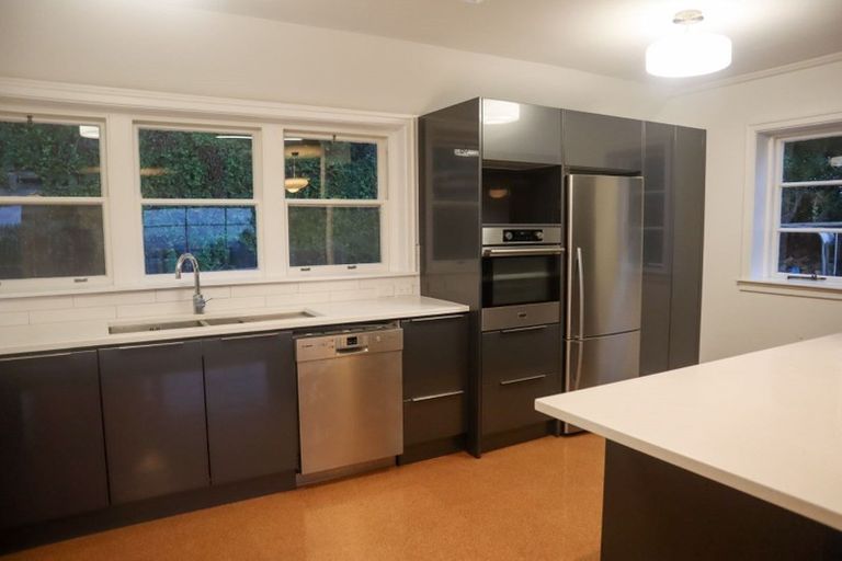 Photo of property in 116 Dyers Pass Road, Cashmere, Christchurch, 8022