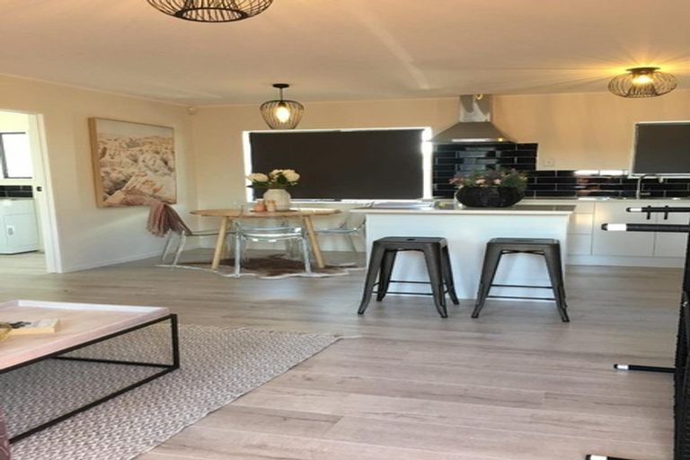 Photo of property in 19 Kennington Drive, Clendon Park, Auckland, 2103