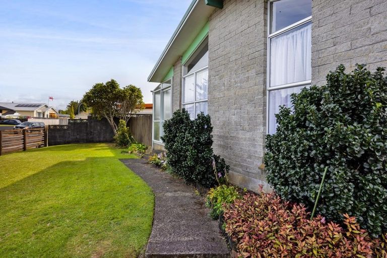 Photo of property in 16 Karaka Street, Inglewood, 4330