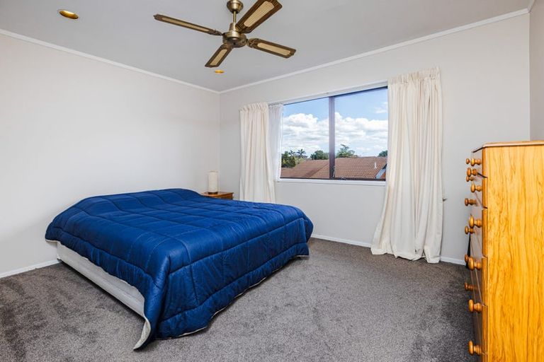 Photo of property in 10 Elrita Place, Conifer Grove, Takanini, 2112